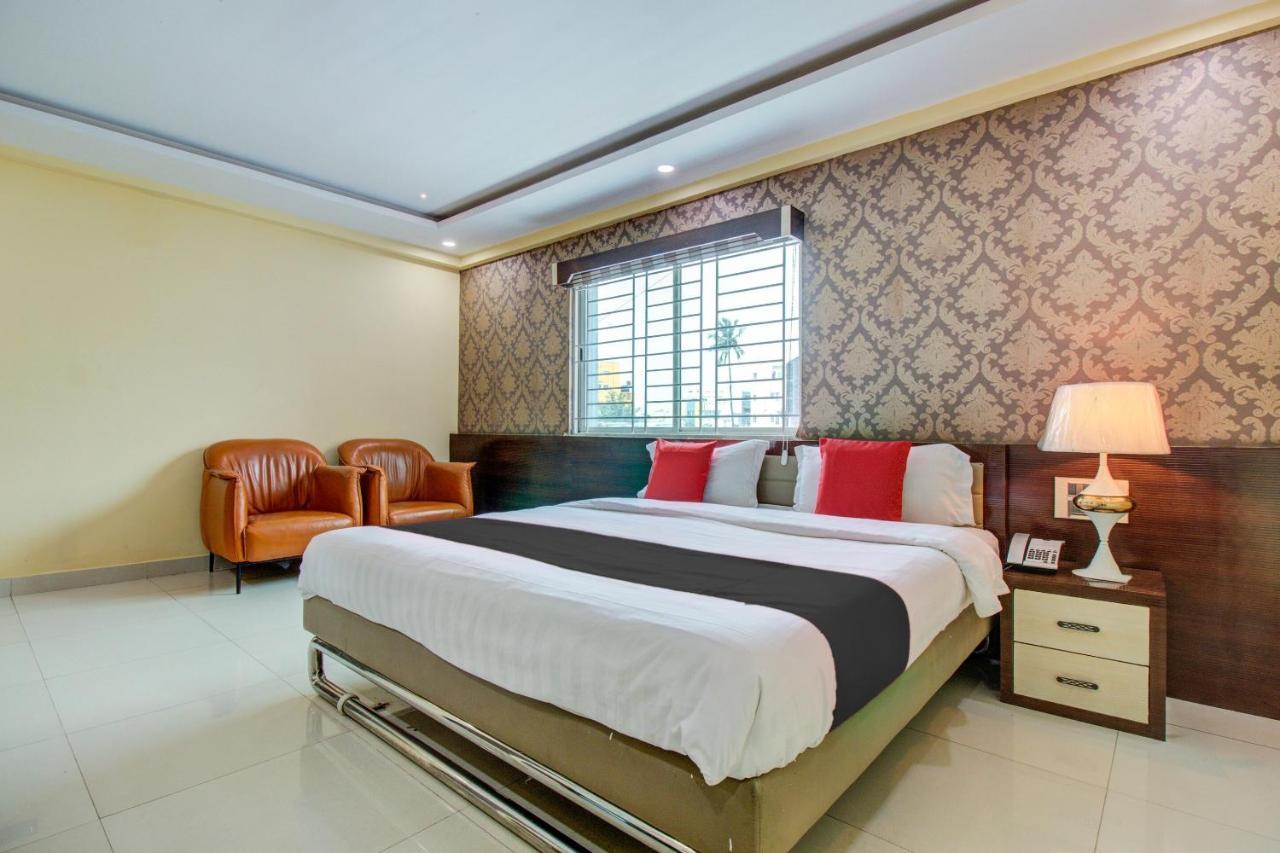 Capital O 5381 The Emirates Hotel Bangalore Exterior photo